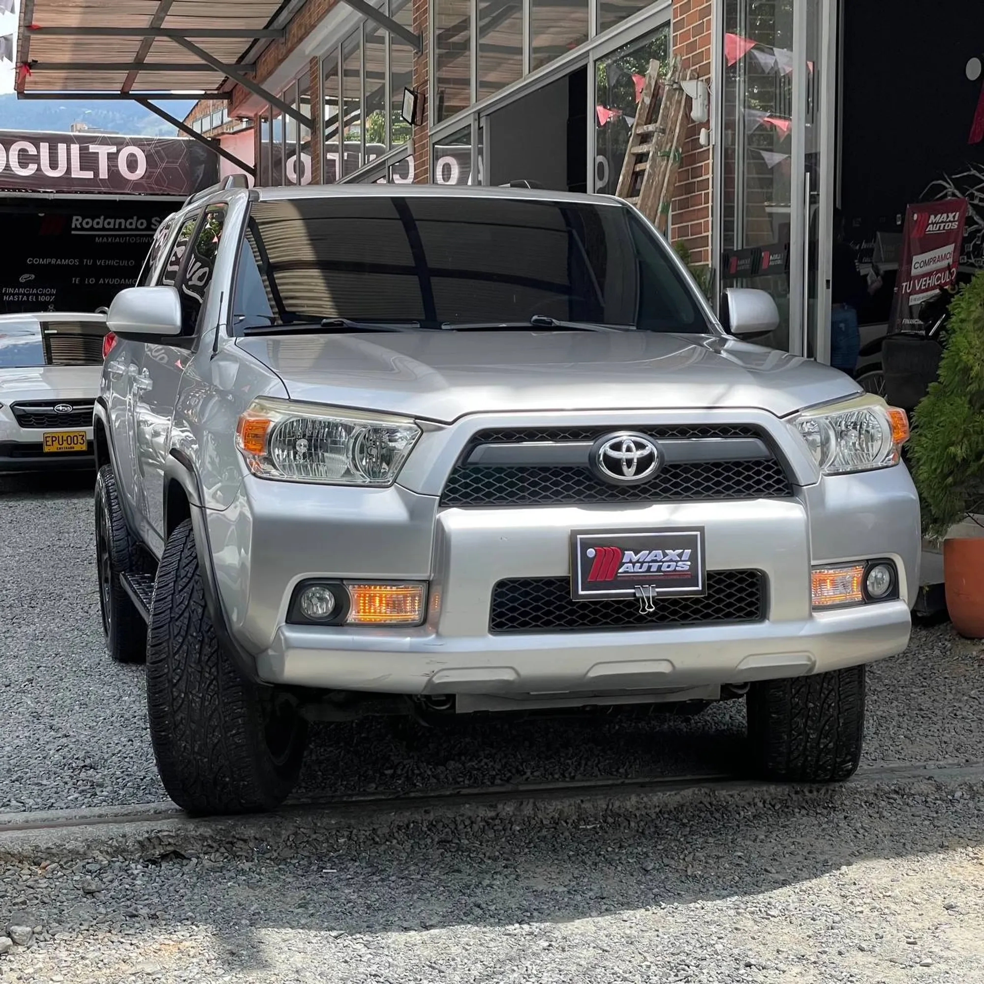 TOYOTA 4RUNNER SR5 2011 AT 4.000L PLATA 191.000KMS
