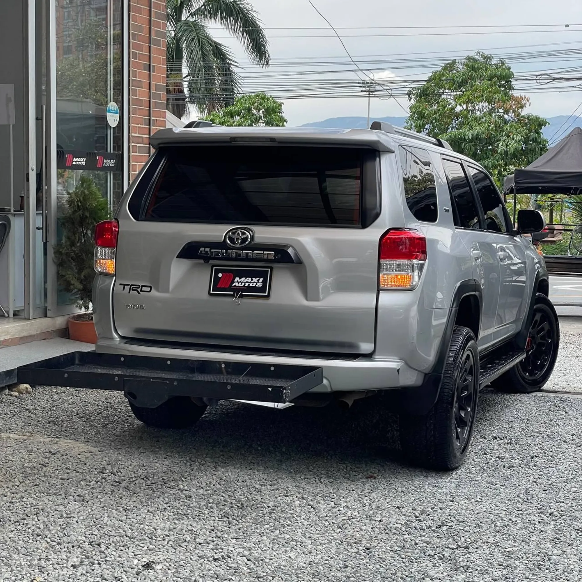 TOYOTA 4RUNNER SR5 2011 AT 4.000L PLATA 191.000KMS