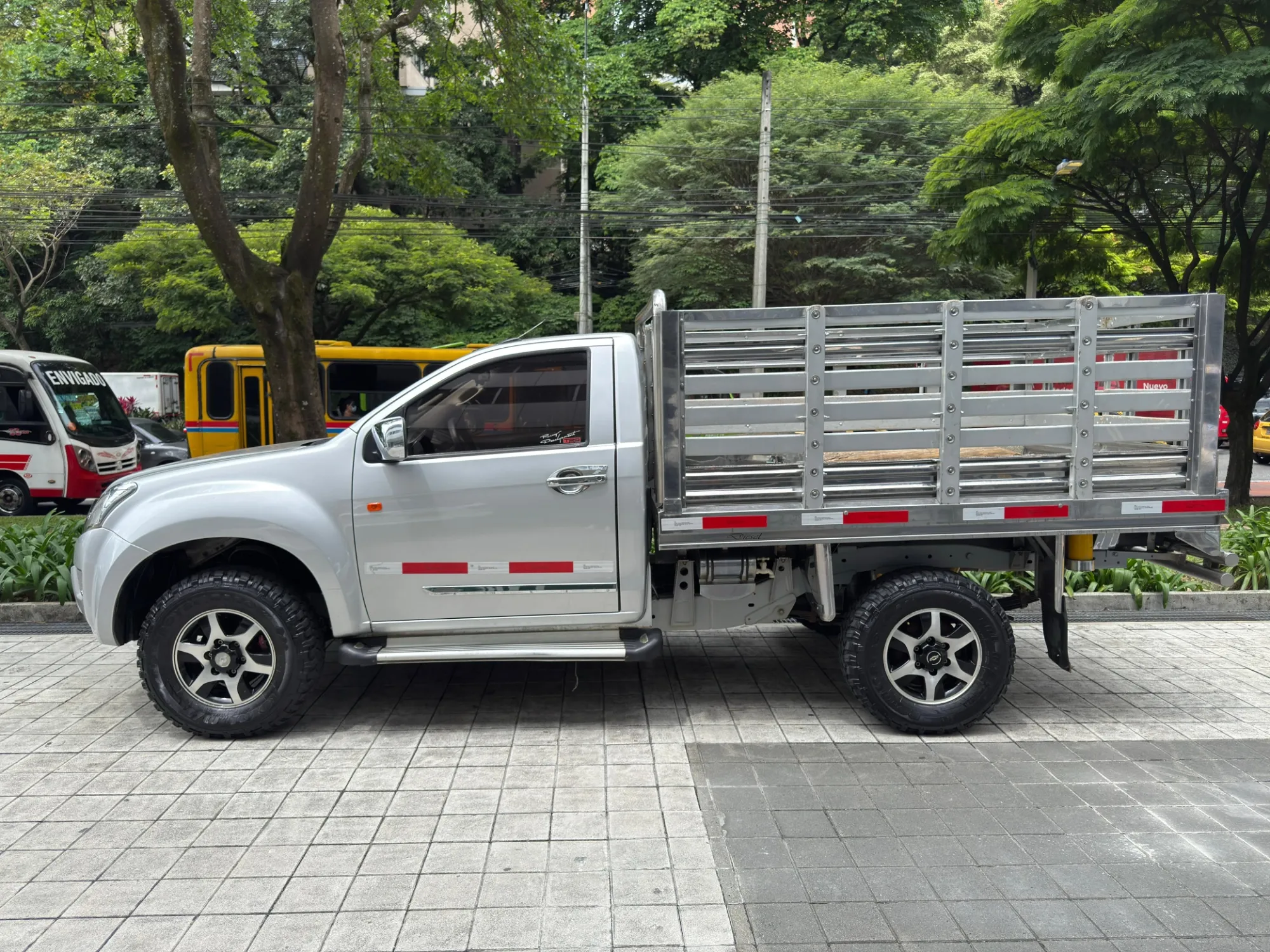 CHEVROLET DMAX ESTACAS