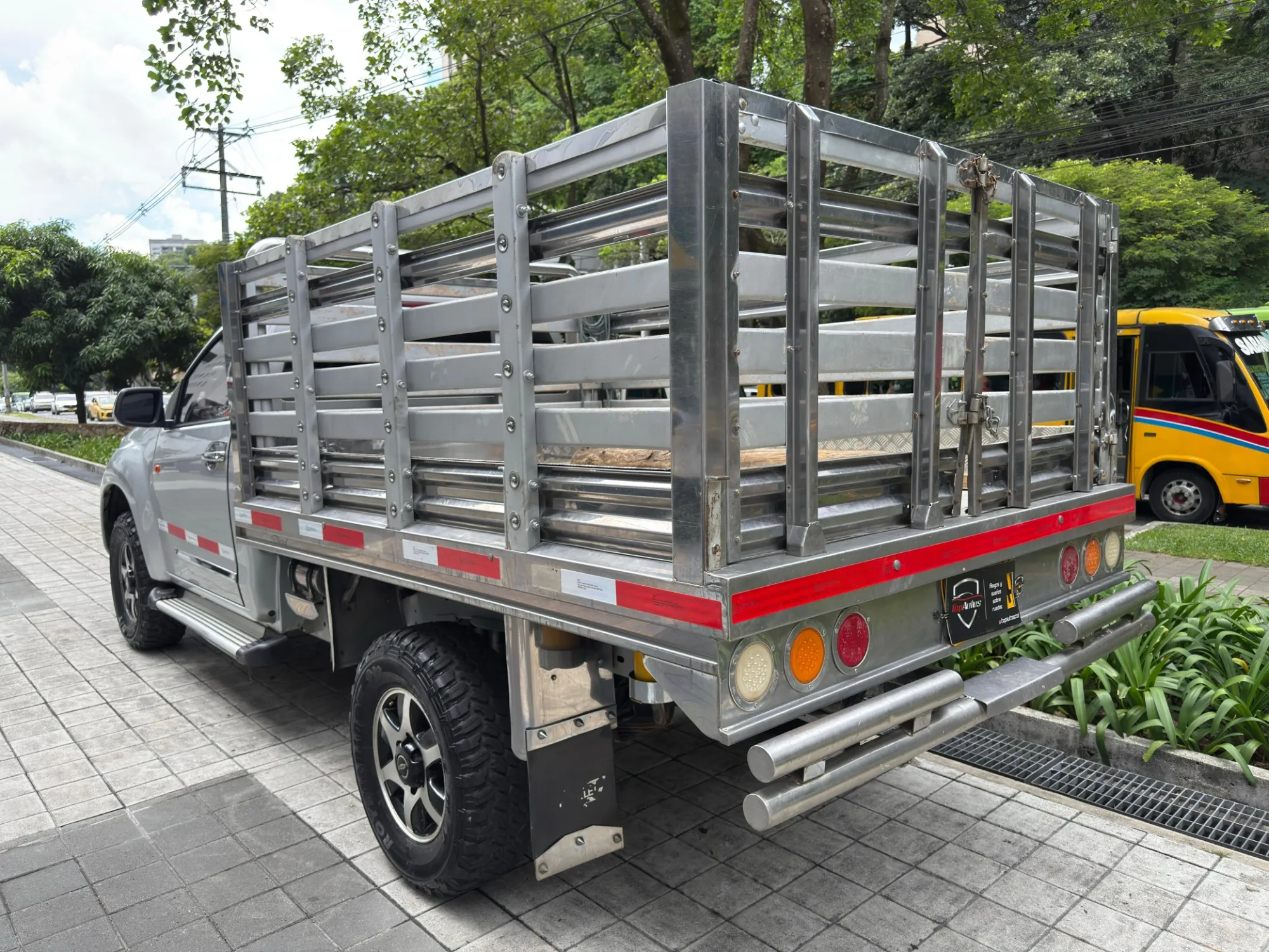 CHEVROLET DMAX ESTACAS