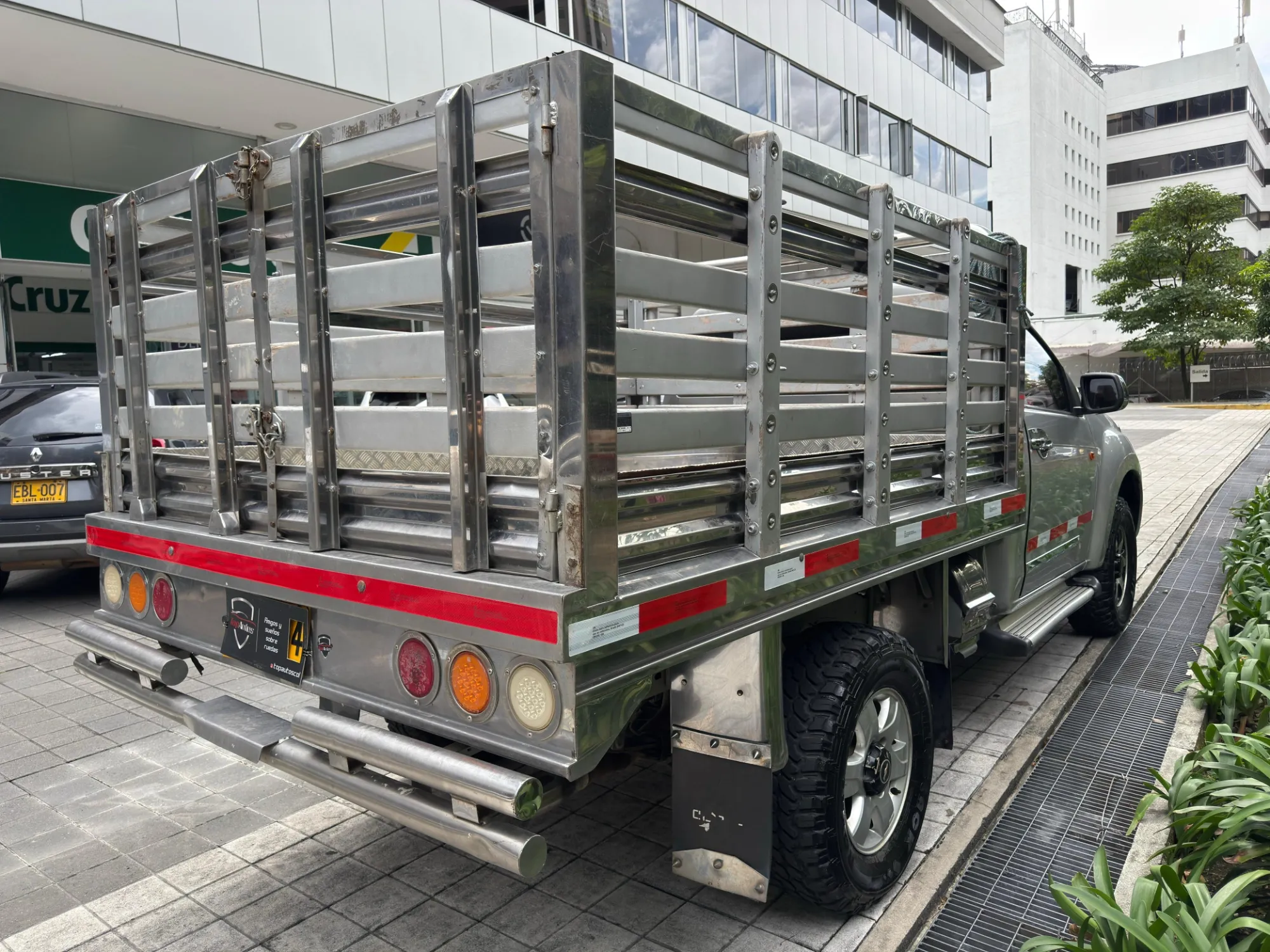 CHEVROLET DMAX ESTACAS