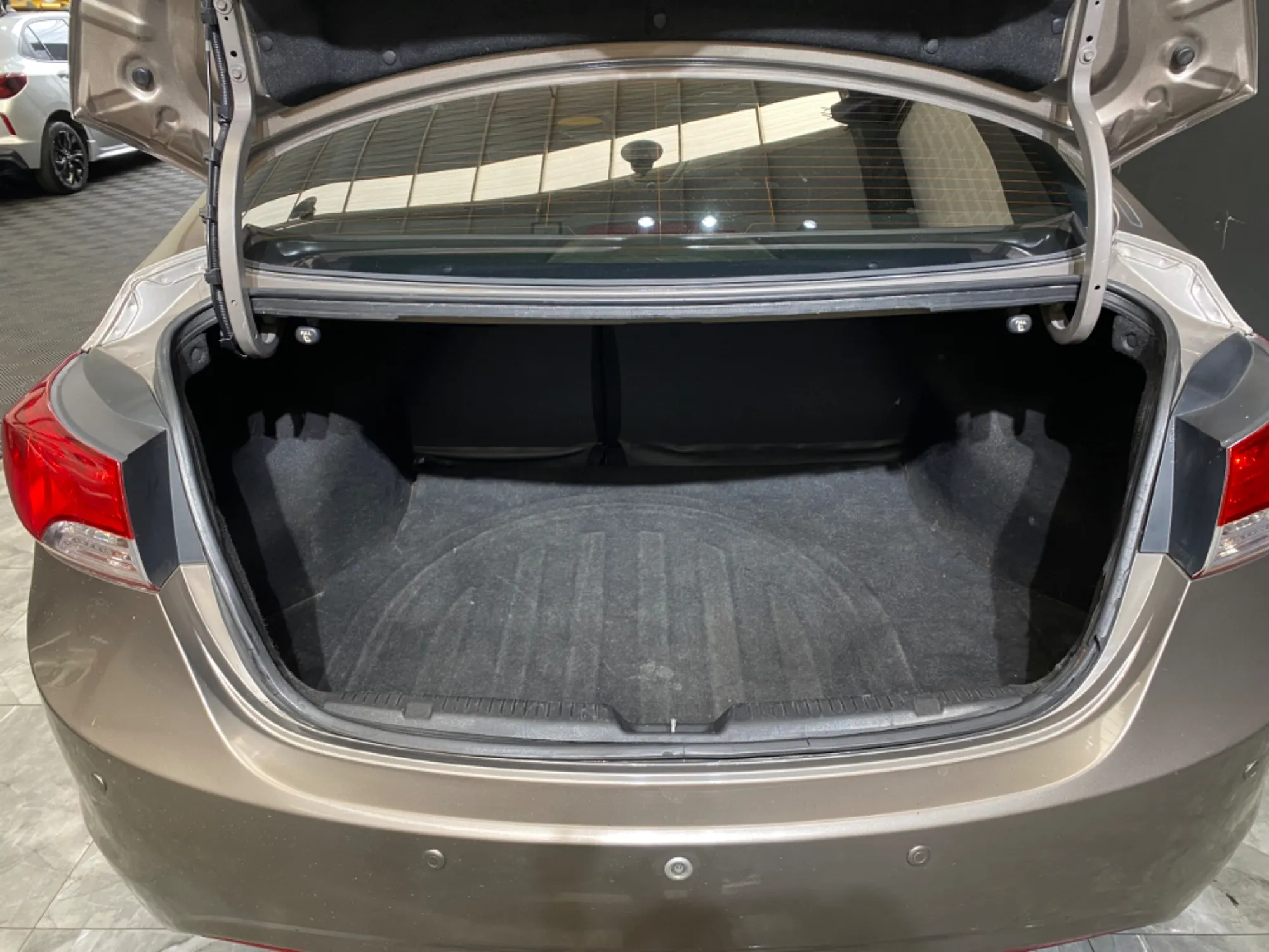 HYUNDAI ELANTRA GLS 1.8L MT