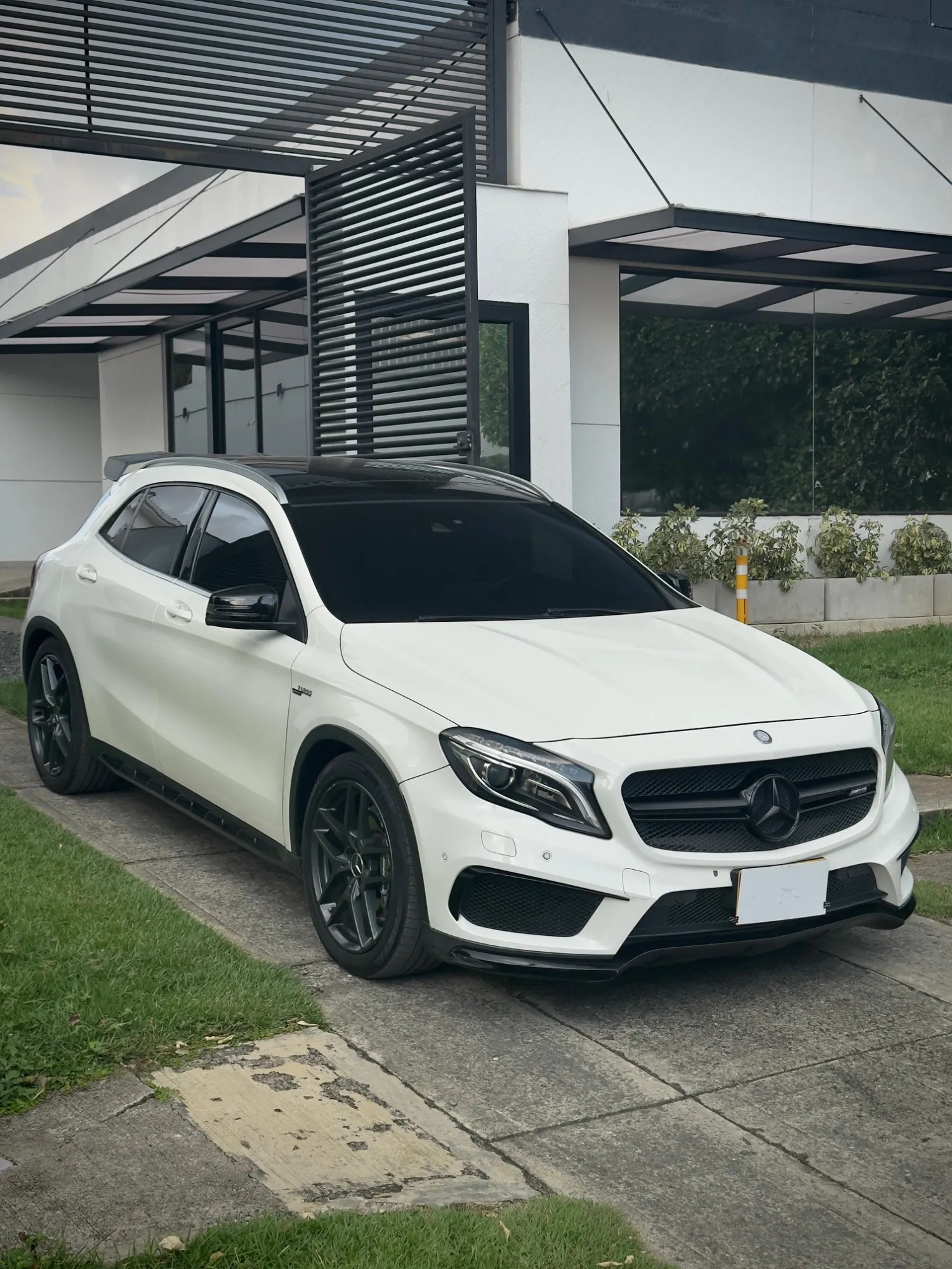 Mercedes Benz GLA 45 AMG 2016