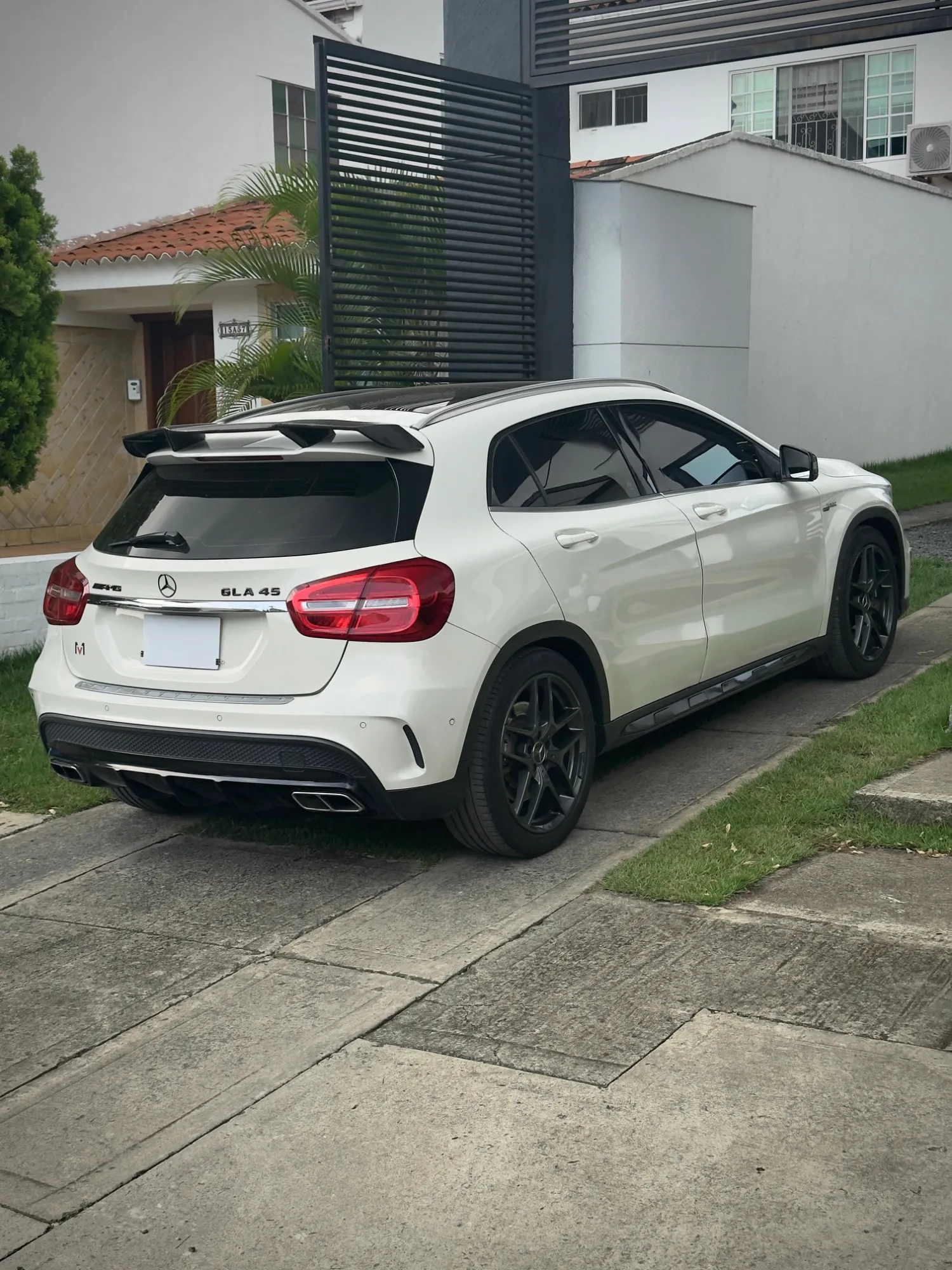 Mercedes Benz GLA 45 AMG 2016