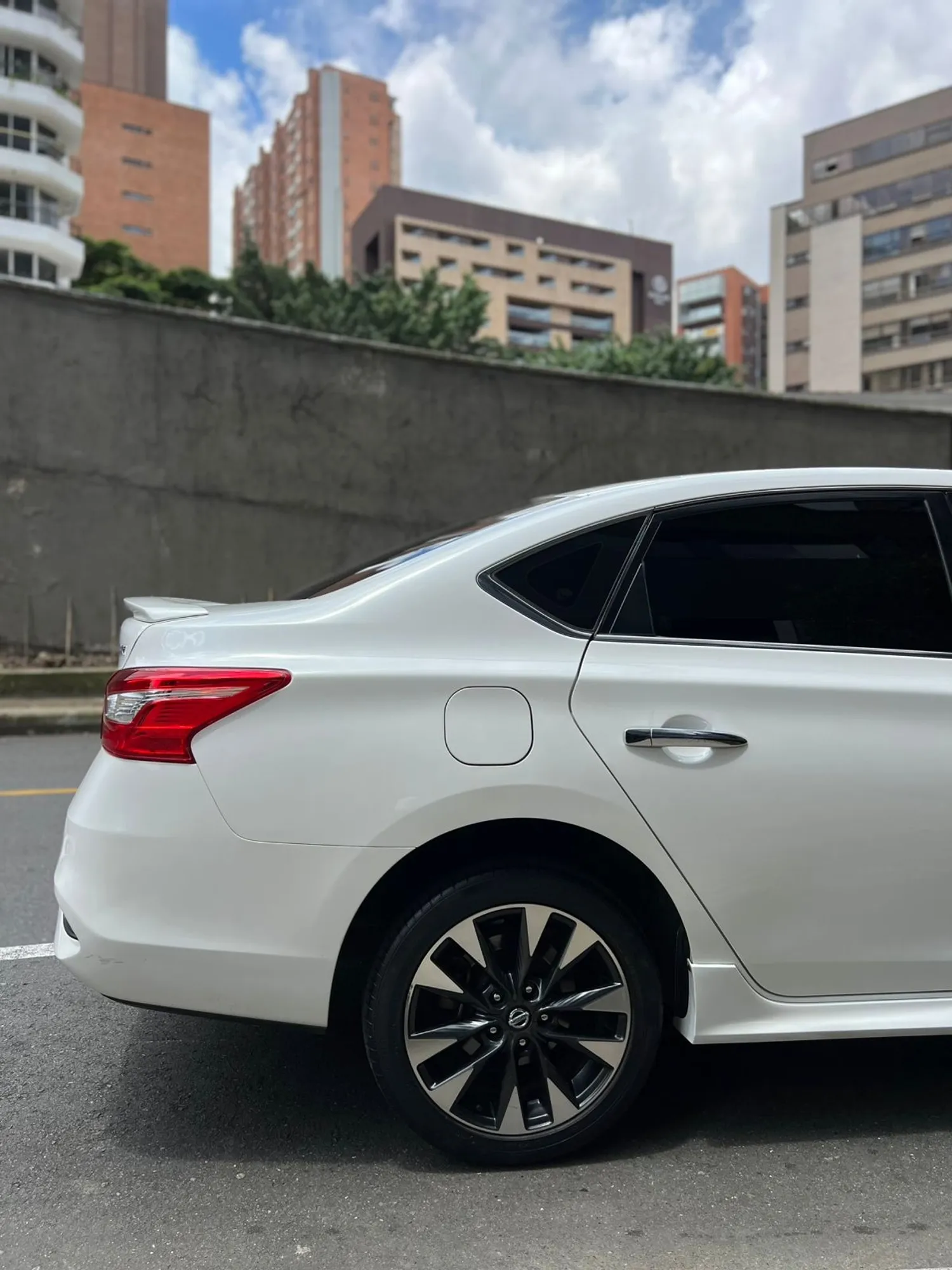 Nissan Sentra B17 SR 1.8cc  Salvamento  