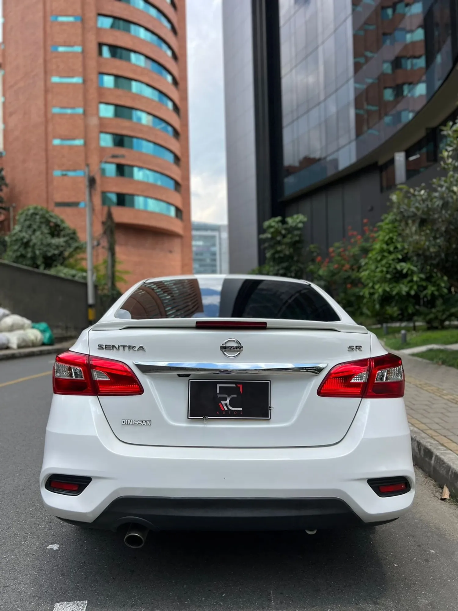 Nissan Sentra B17 SR 1.8cc  Salvamento  