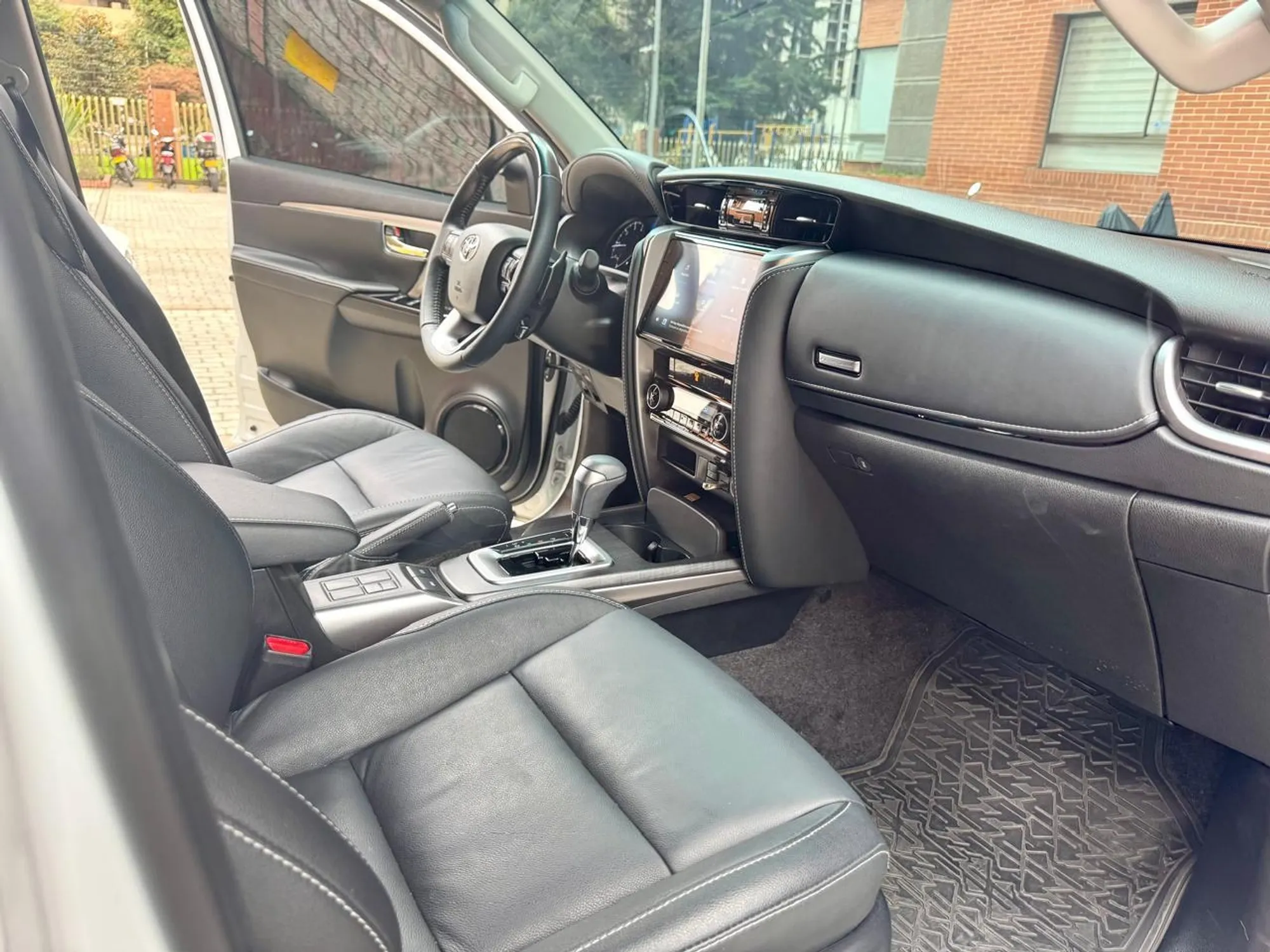 Toyota Fortuner 2024 SRV Diesel  Blanco Perla Metalizado