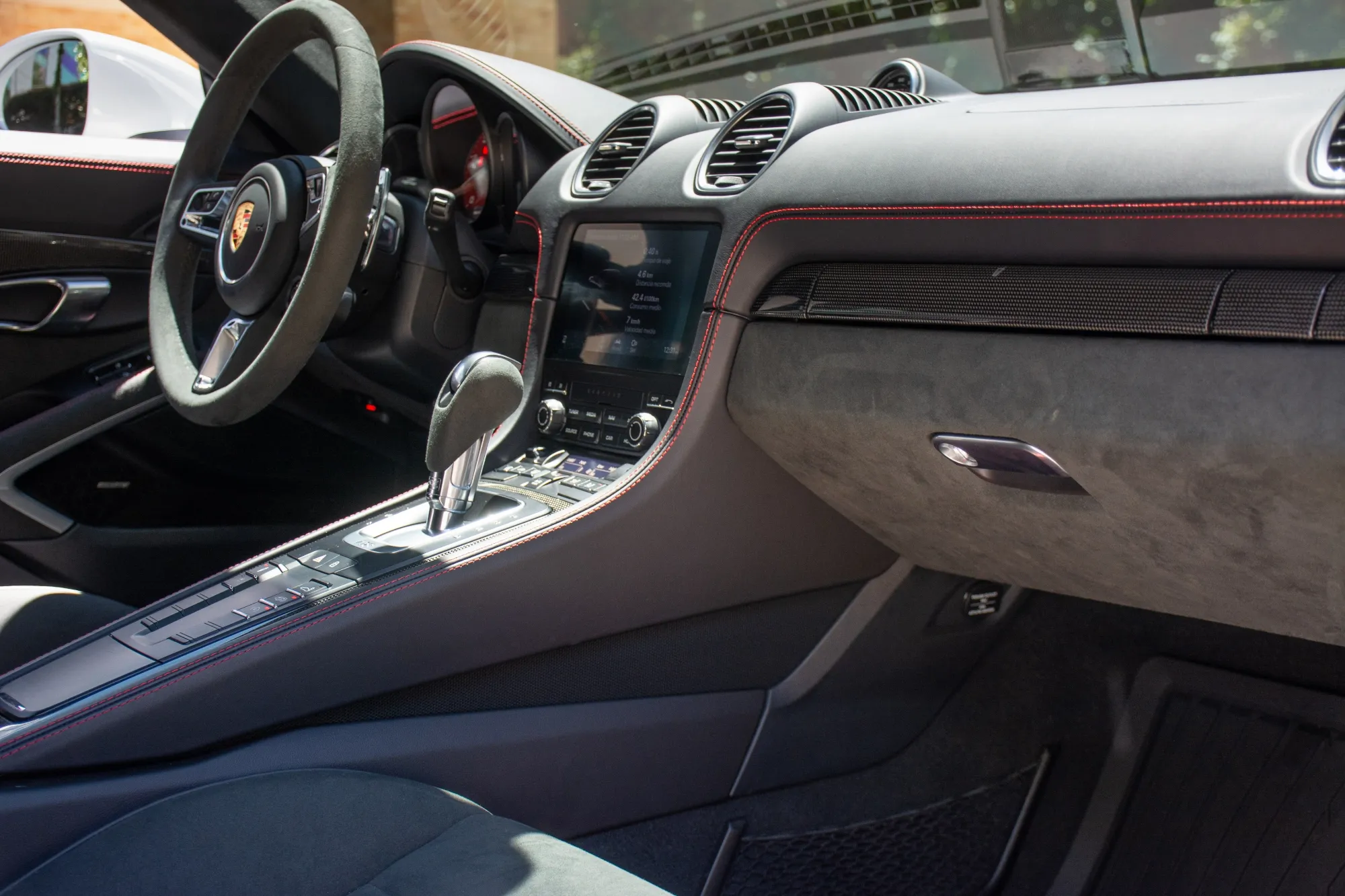 PORSCHE 718 CAYMAN GTS  2024