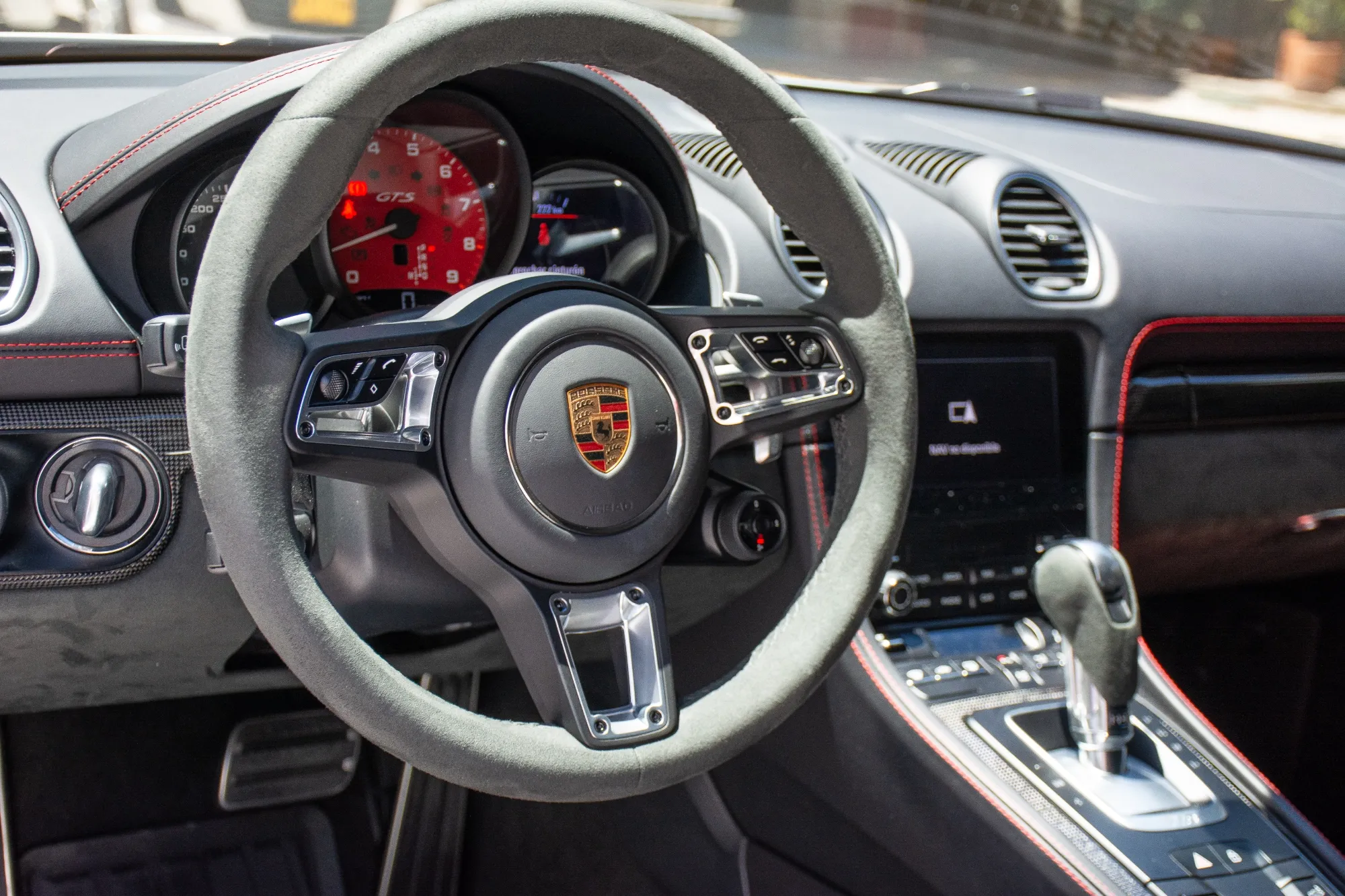 PORSCHE 718 CAYMAN GTS  2024