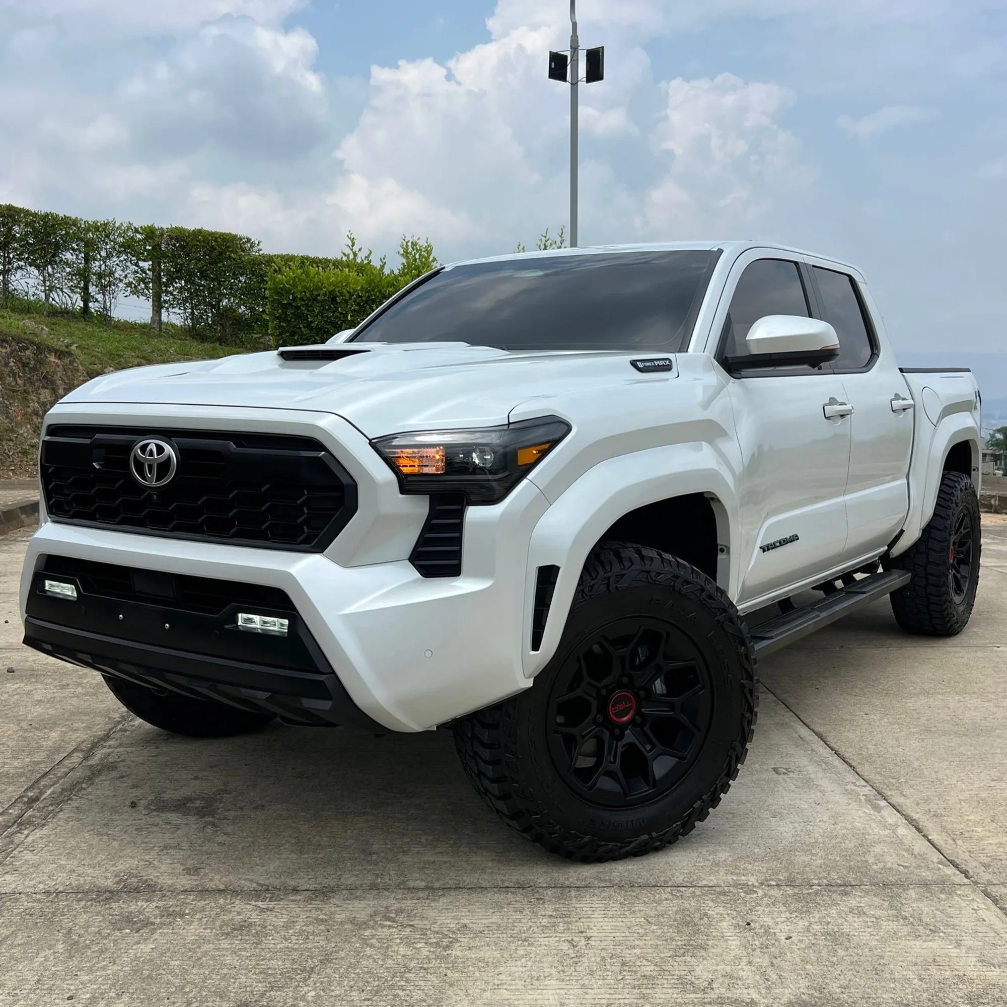 Toyota Tacoma trd sport hibrida 2025