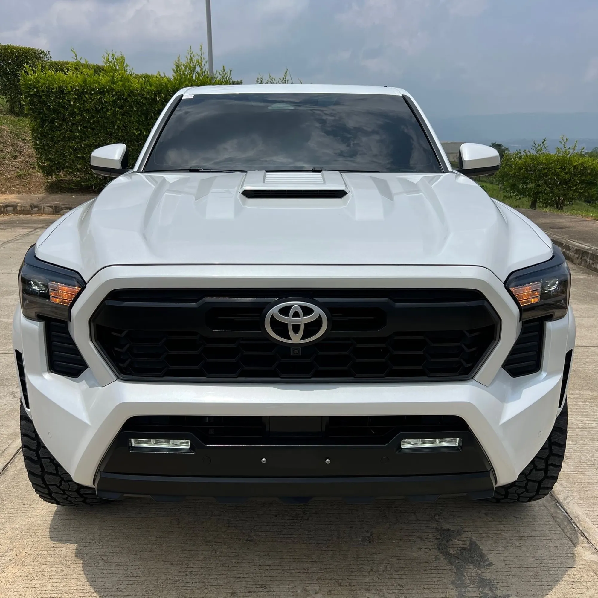 Toyota Tacoma trd sport hibrida 2025