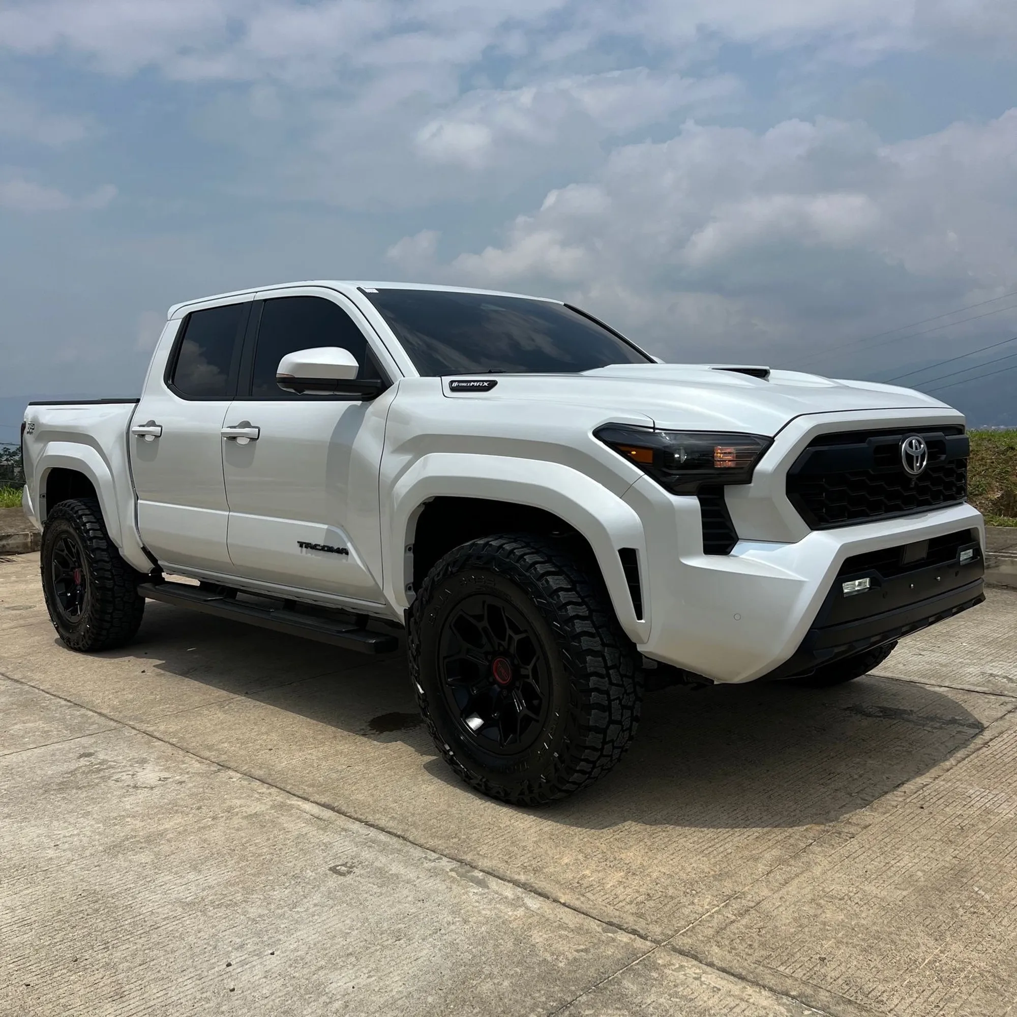 Toyota Tacoma trd sport hibrida 2025