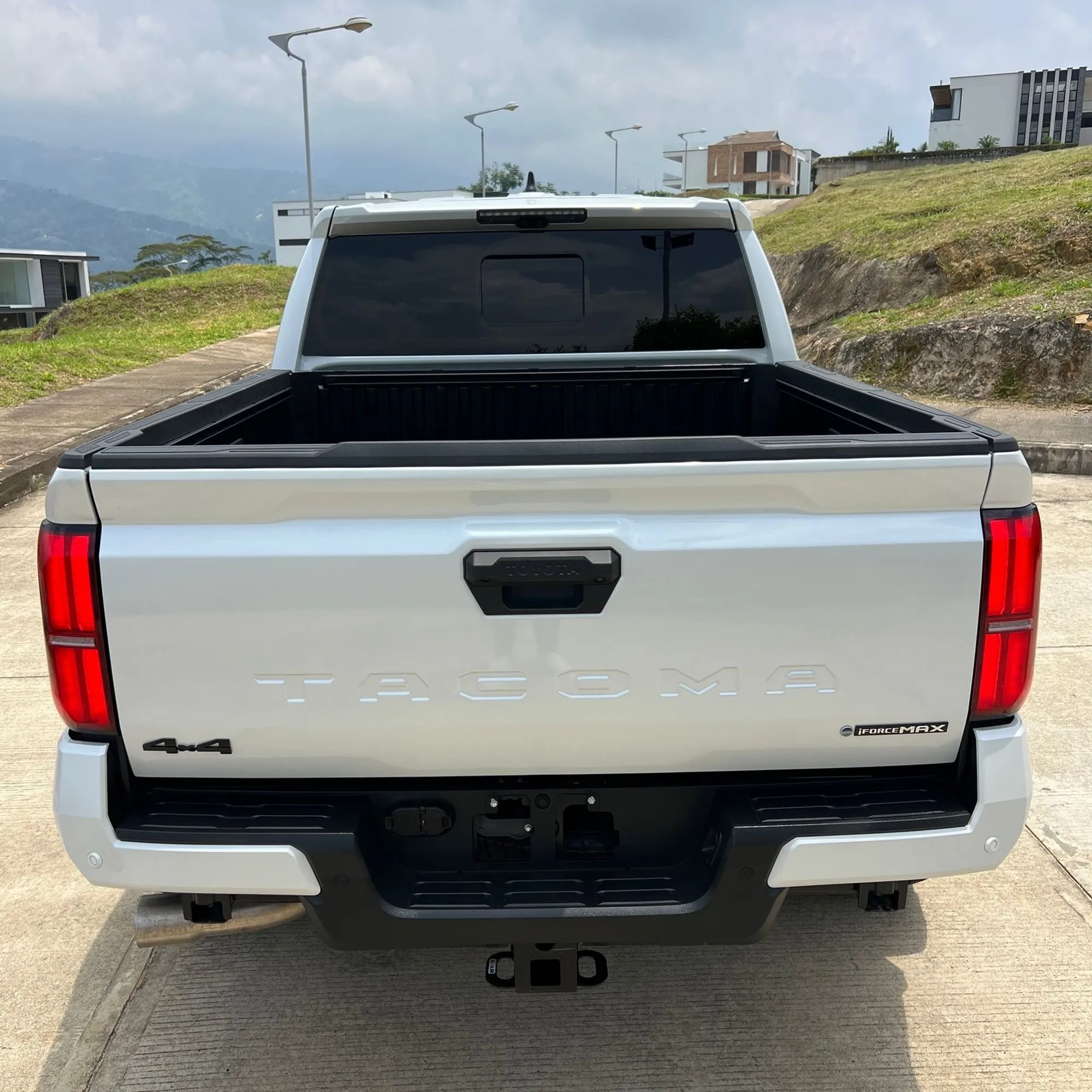 Toyota Tacoma trd sport hibrida 2025