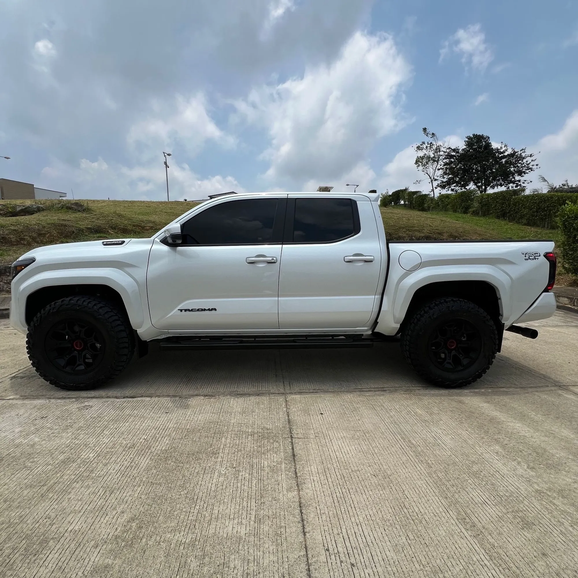 Toyota Tacoma trd sport hibrida 2025