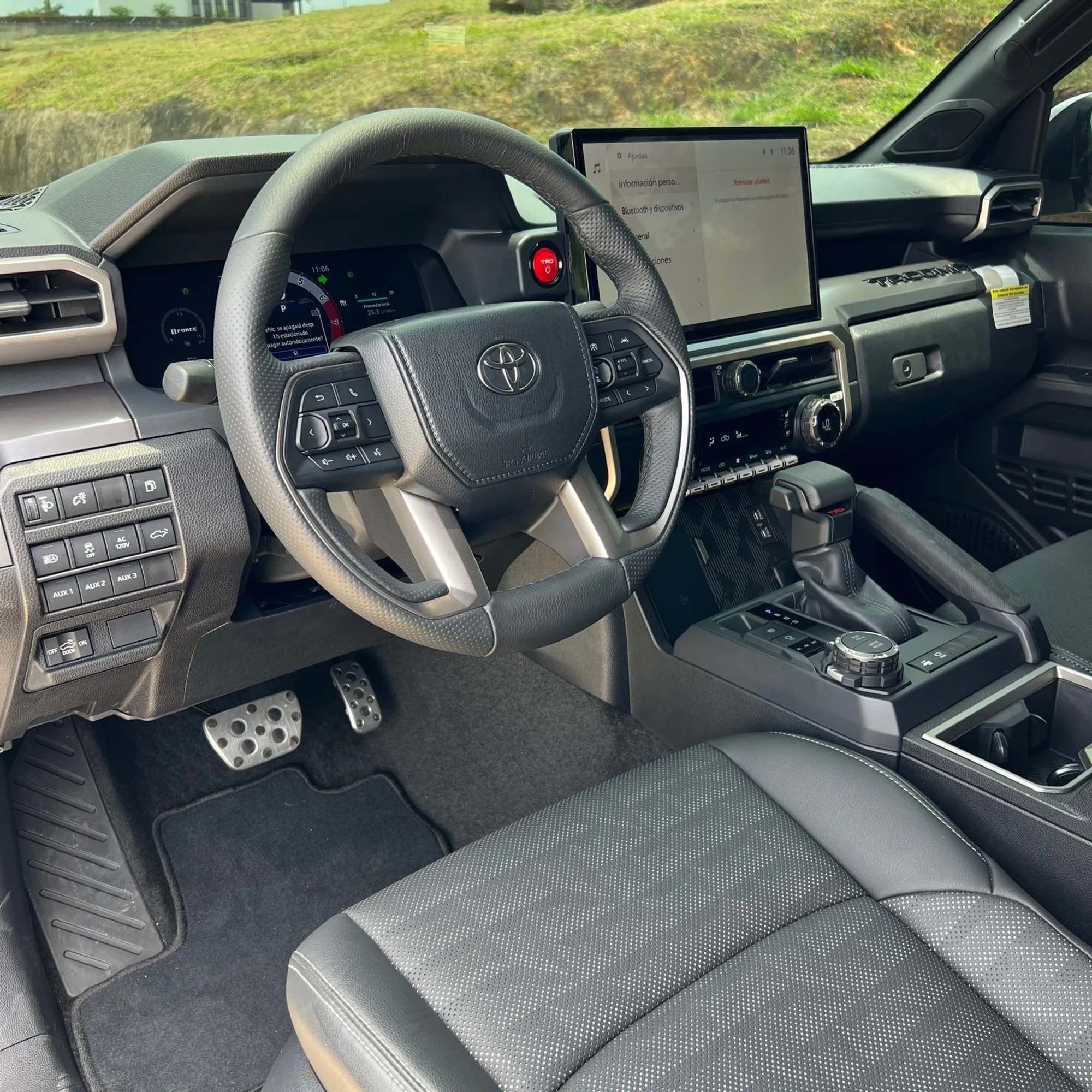 Toyota Tacoma trd sport hibrida 2025