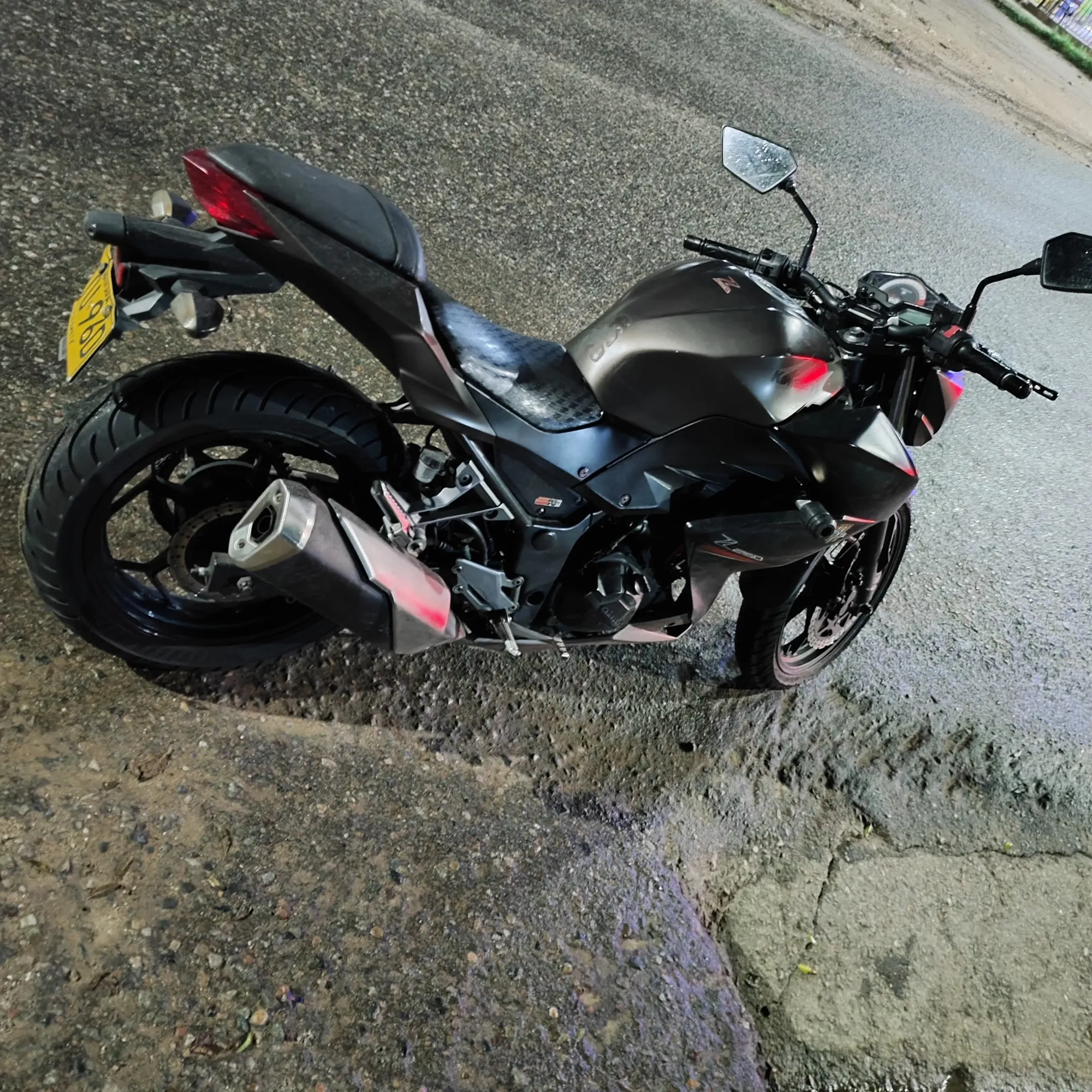 Moto Kawasaki Z250