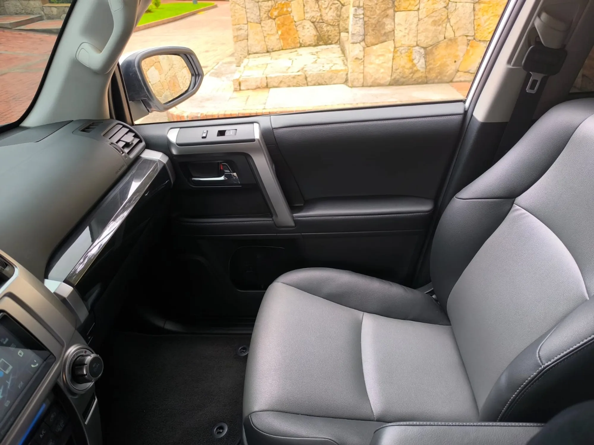 Toyota 4Runner SR5 2024 