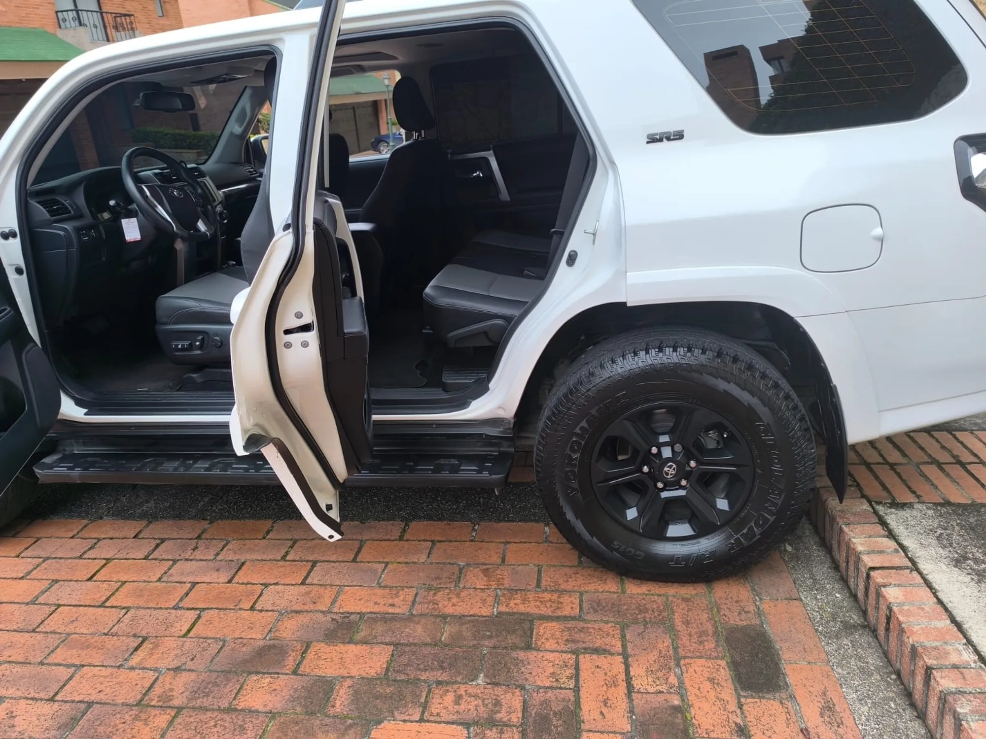 Toyota 4Runner SR5 2024 