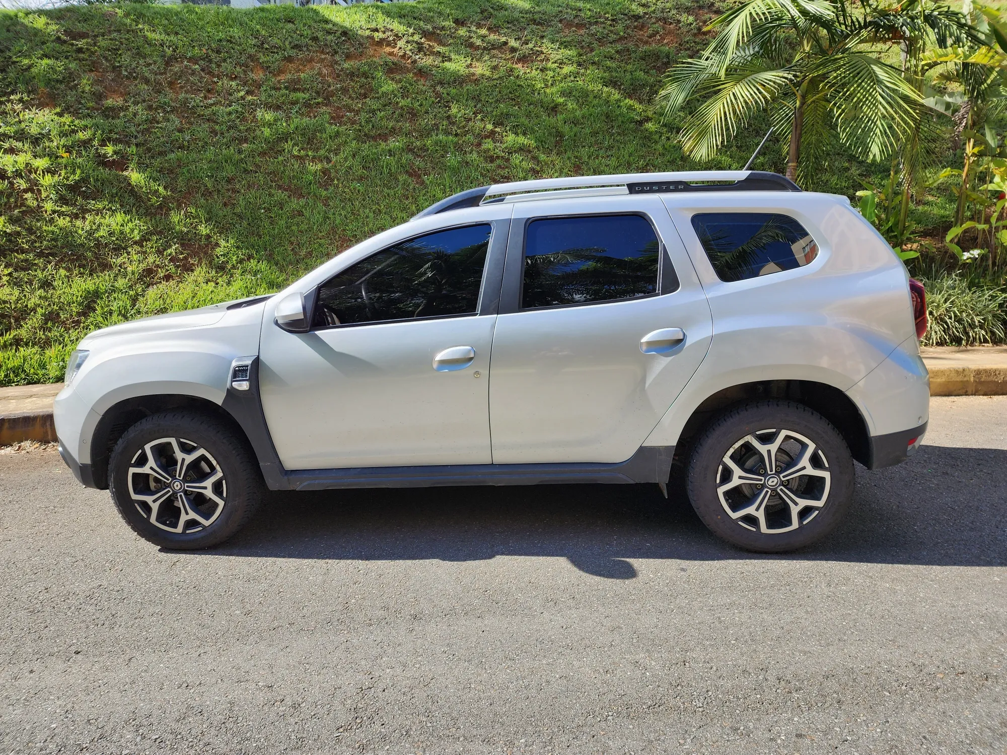 RENAULT DUSTER ICONIC 4X4 2024