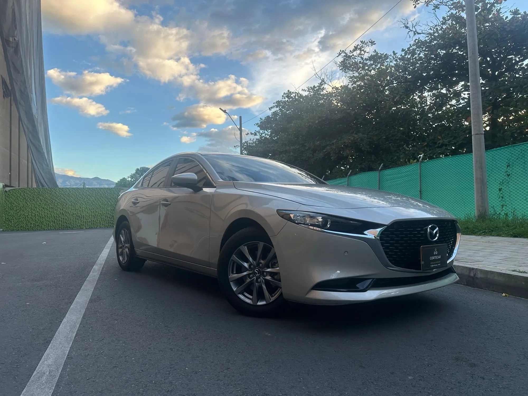 Mazda 3 Touring Hibrido 2025