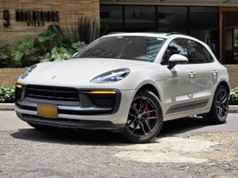 PORSCHE MACAN T