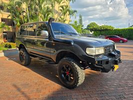 Toyota LC 80 Burbuja Burbuja 1998 accesorizada y confiable