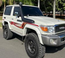 Toyota land cruiser serie 71 LX 2011 machomachito
