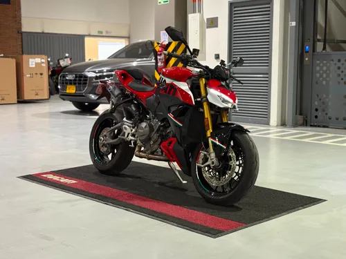 DUCATI STREETFIGHTER V2S