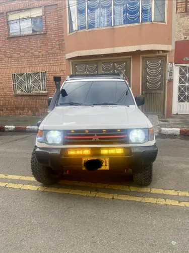 MITSUBISHI MONTERO