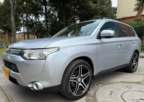 MITSUBISHI OUTLANDER 3.0 4X4 7 PUESTOS PERFECTA