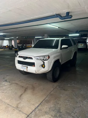 TOYOTA 4 RUNNER SR5
