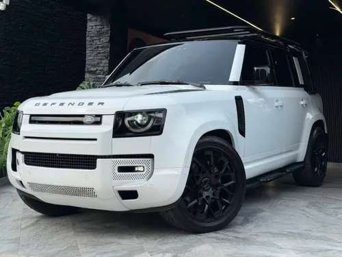 Land Rover Defender 110 X-Dynamic S PHEV 2024  17.000 km