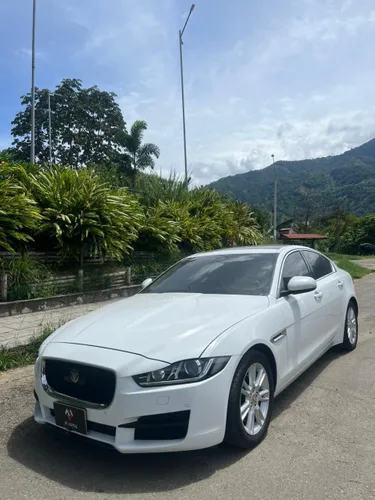 JAGUAR XE 2.0 AUTOMÁTICO  MODELO 2018