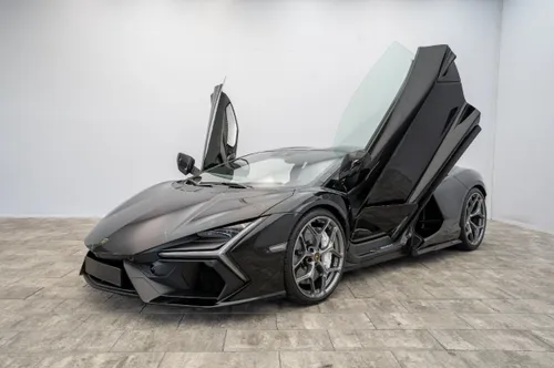 LAMBORGHINI REVUELTO BLACK