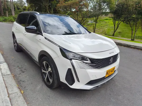 PEUGEOT 5008 7P MODELO 2024 CON 23.000 KMS UNICO DUENO