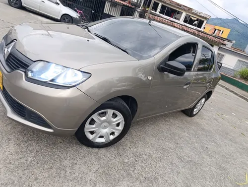 Renault Logan segundo dueo asegurable 2018
