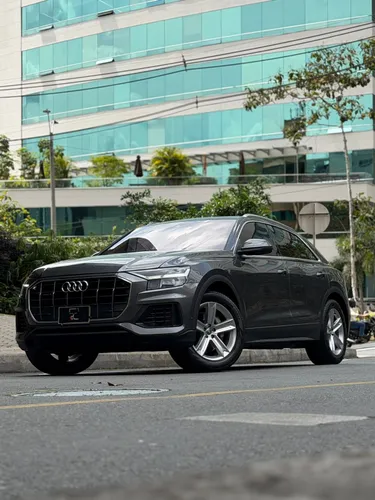 Audi Q8 Quattro Progressive 3.0cc V6 Hybrid.