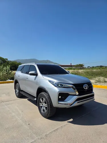 Toyota Fortuner SR 2019 2.4L Diesel 4x2