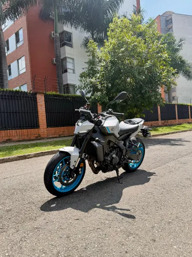 YAMAHA MT-09 2025