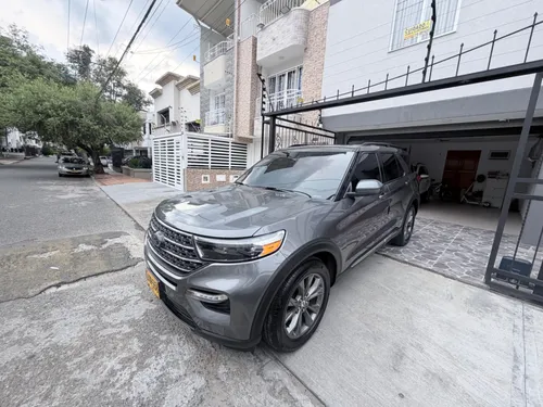 Ford Explorer xlt 2022