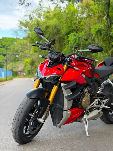 DUCATI STREETFIGHTER V4