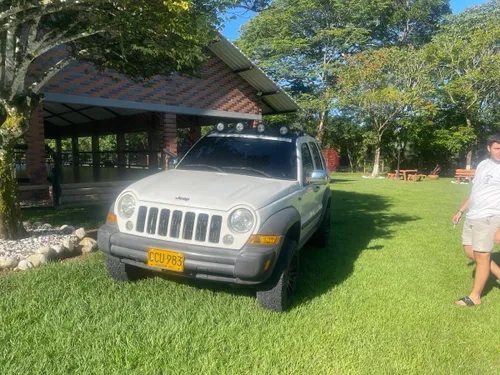 Jeep cherokee liberty diésel 4x4 2007
