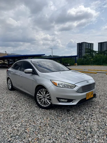 FORD FOCUS TITANIUM 2015