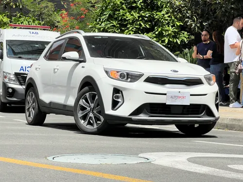Kia Stonic Zenith MHEV hibrido