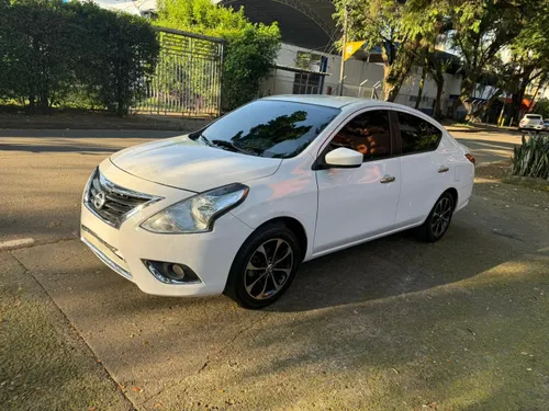 2015 Nissan versa 1.6 sense at