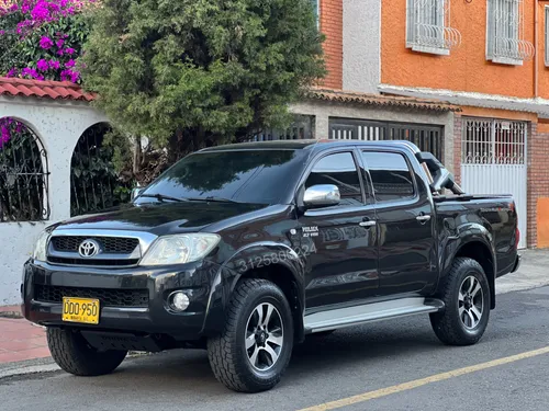 Toyota Hilux 2009 4x4 excelente estado en general 2.7