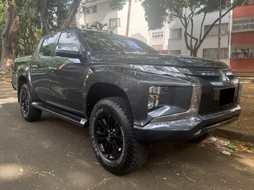 MITSUBISHI L200 2023 DIESEL AUTOMATICA 4x4 GLS BLINDAJE 2