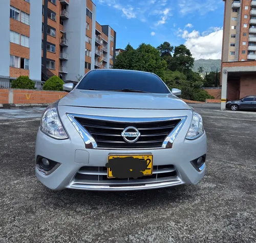 Nissan Versa Advance 1.6 L 2015