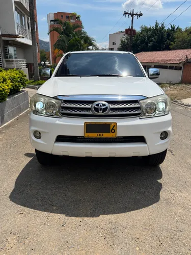 Toyota Fortuner SR5 blanca automática 2012