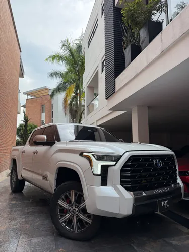 TOYOTA TUNDRA CASPTONE 2022 B2